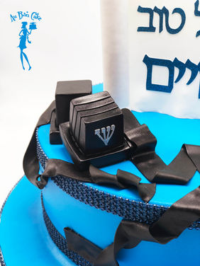 Kosher bar or bat mitzvah cake by Au Bon Cake in Miami Beach — photo 3