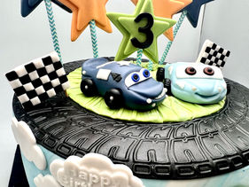 Kosher birthday cake for boys by Au Bon Cake in Miami Beach — photo 4