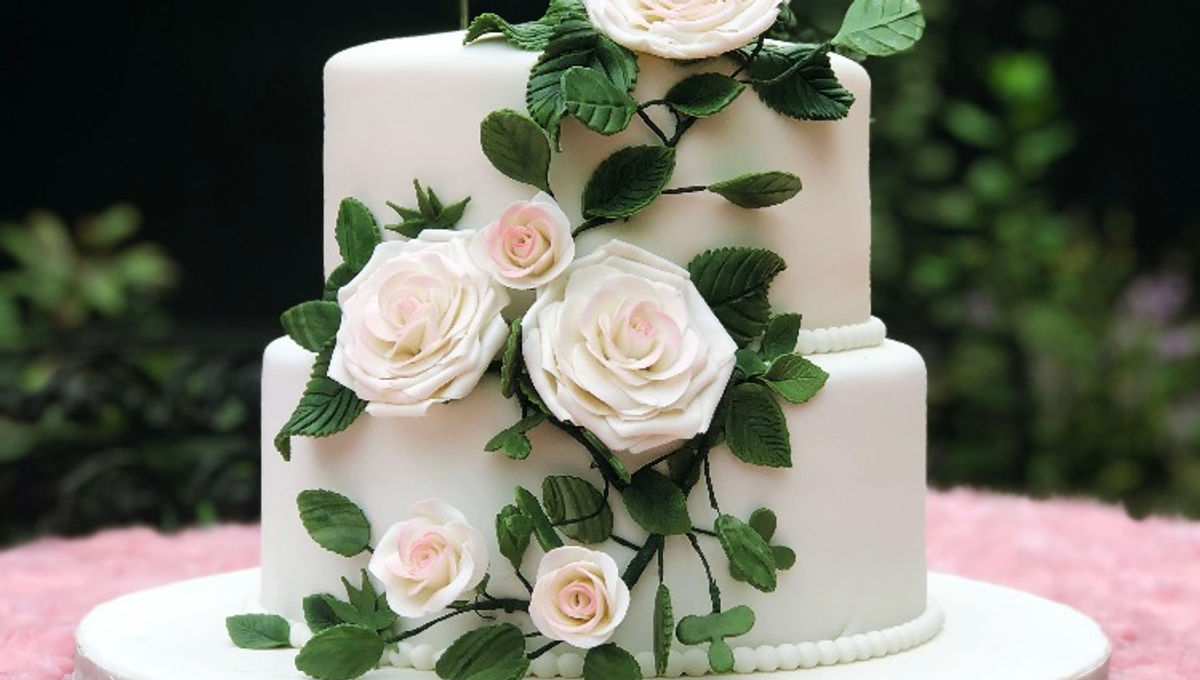 Kosher custom cake by Au Bon Cake — Flowers Cake