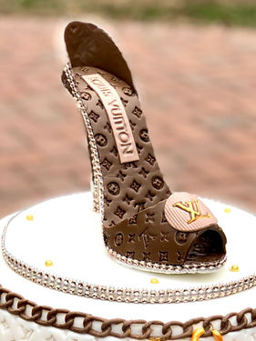 Hyper-realistic kosher cake by Au Bon Cake in Miami Beach — photo 13